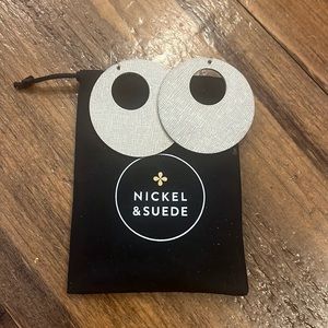 NWOT Nickel & Suede retro champagne earrings